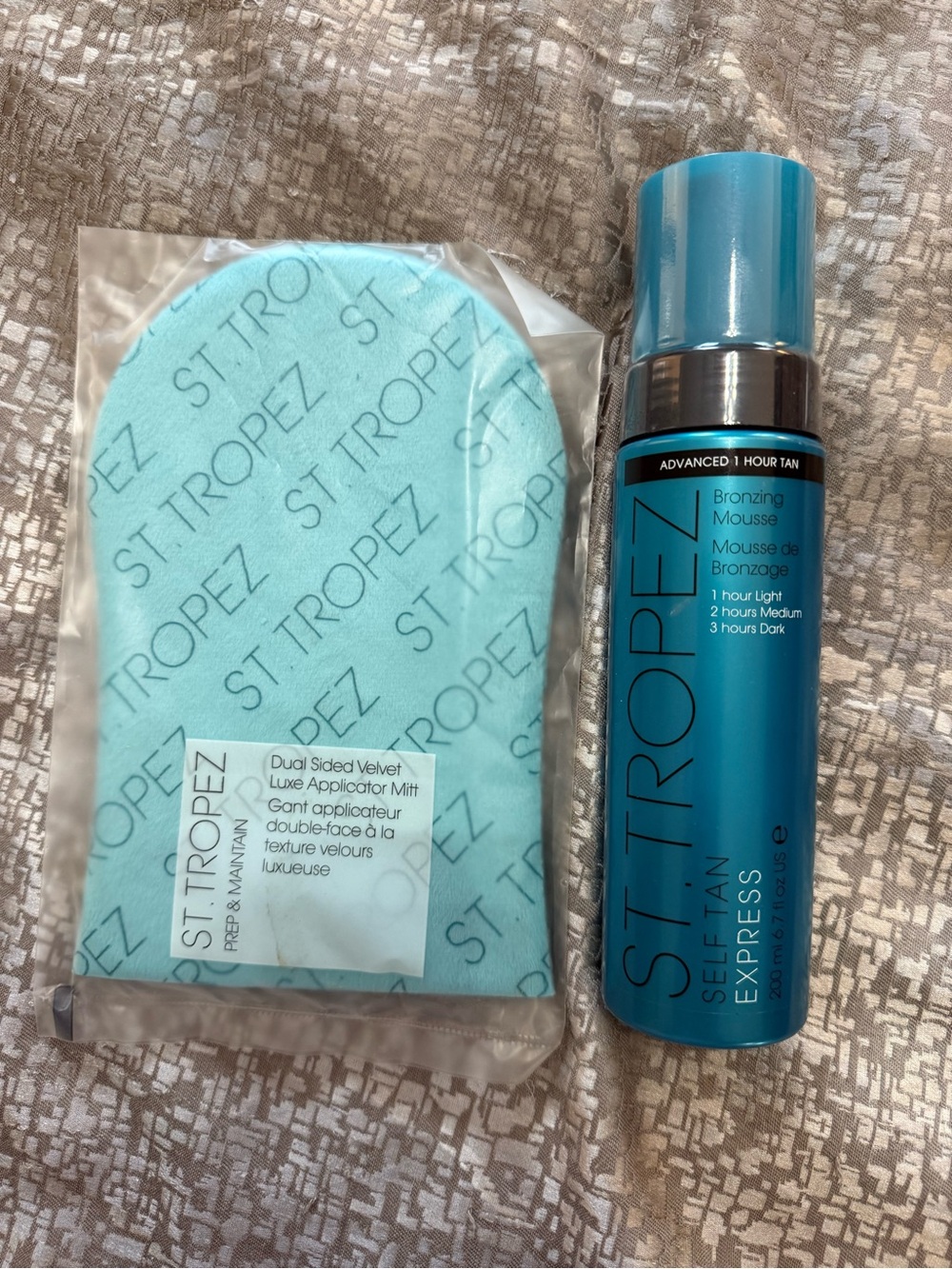 St. Tropez Self Tan Express Bronzing Mousse with Velvet Applicator Mitt - Teal
